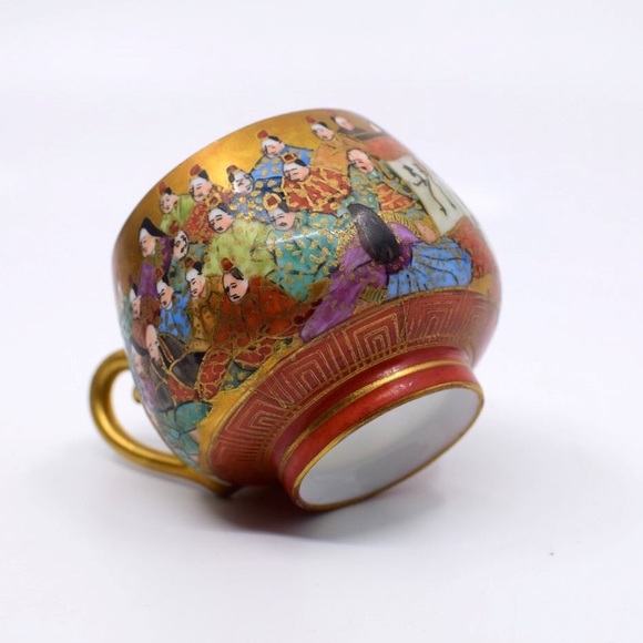 Japanese Kutani Thousand 1000 Faces Japanese Teacup & Saucer on Wood Stand - Picture 2 of 9